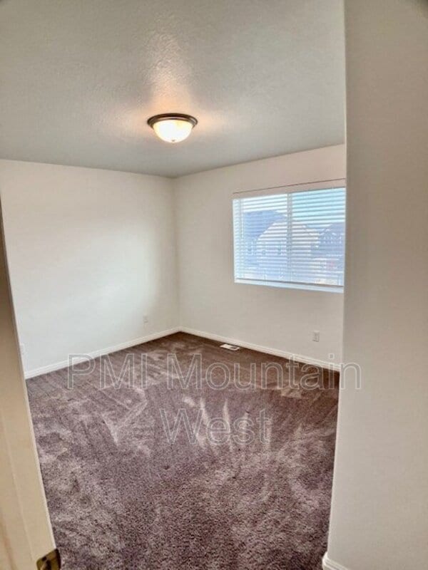 Photo - 2013 W 950 N