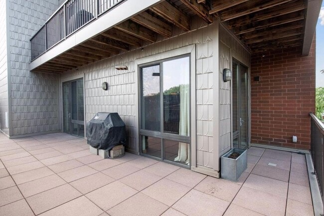 Photo - 10 E 26th St