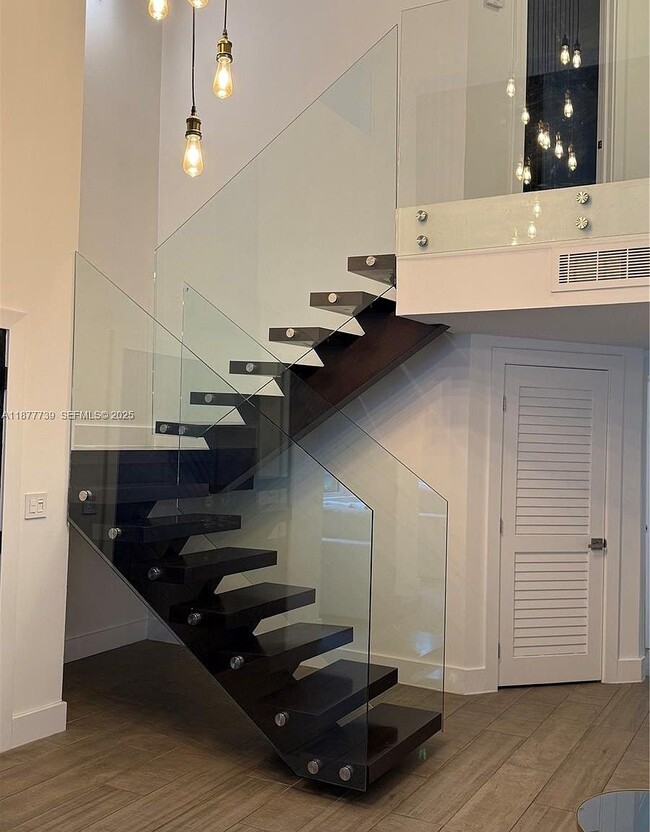 Photo - 3231 Salzedo St