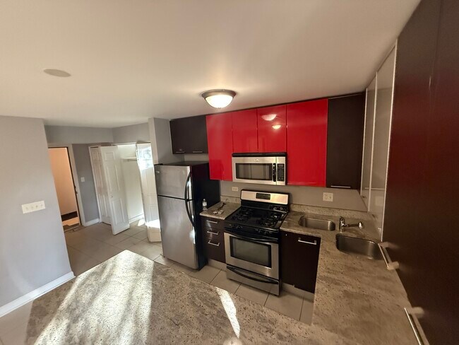 Photo - 6954 N Greenview Ave