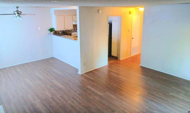 Building Photo - 1190 S Winery Ave Unit 143