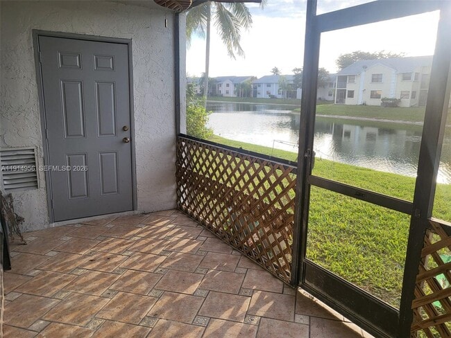 Building Photo - 960 N Franklin Ave