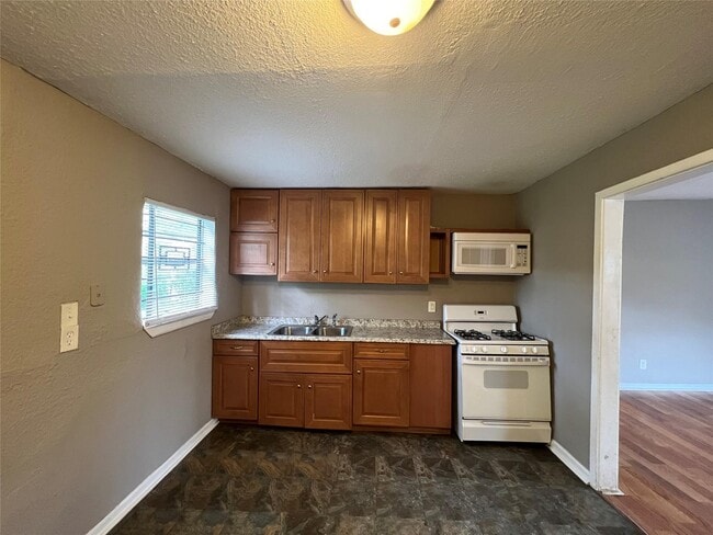 Photo - 4623 Perry St