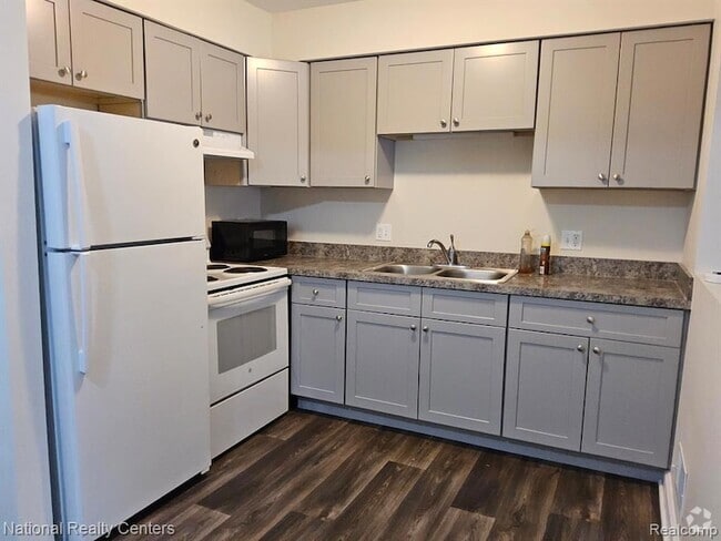 Building Photo - 29120 Lund Ave Unit D25 Rental