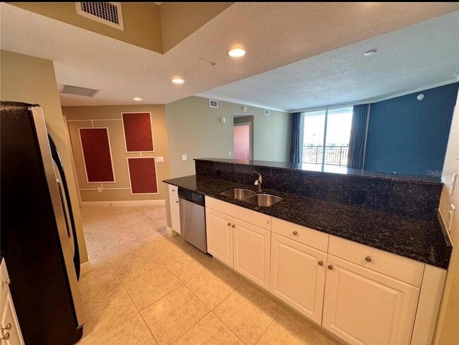 Photo - 800 N Tamiami Trl Unit 506