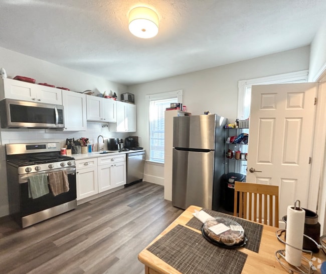 Building Photo - 151 E Cottage St Unit 3 Rental