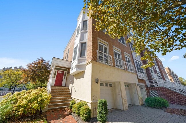 Photo - 1 Intrepid Pl