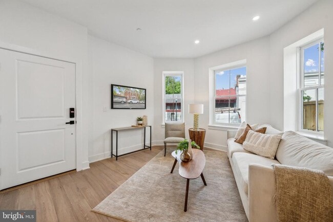 Photo - 1614 Kilbourne Pl NW