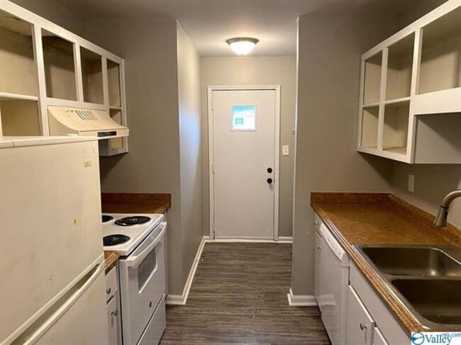 Photo - 2018 Hobbs Rd SE