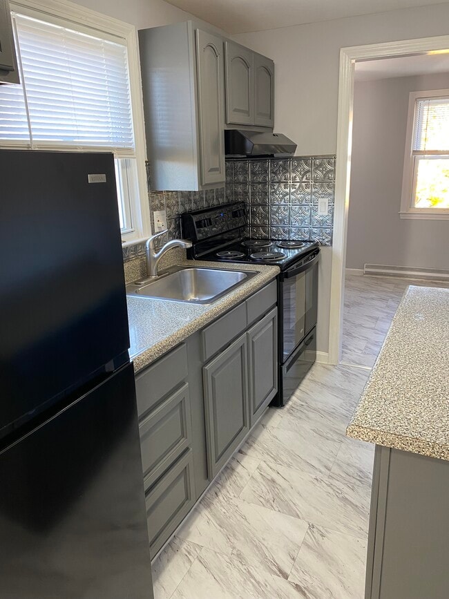 Building Photo - 60 Ashcraft Rd Unit 60 ashcraft road