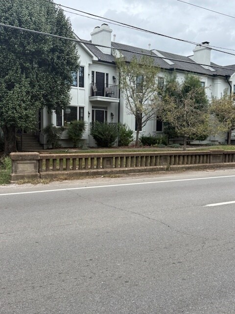 Building Photo - 4202 W End Ave Unit 105