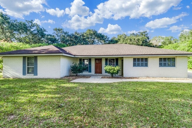 Photo - BEAUTIFUL HOME LOCATED ON TOLSON ROAD!