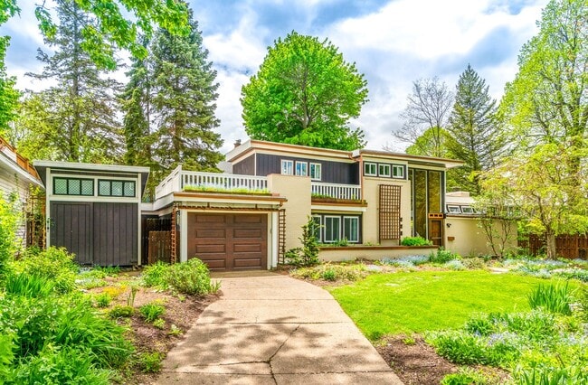 Building Photo - Beautiful Single Family Home w Massive Yard for Rent