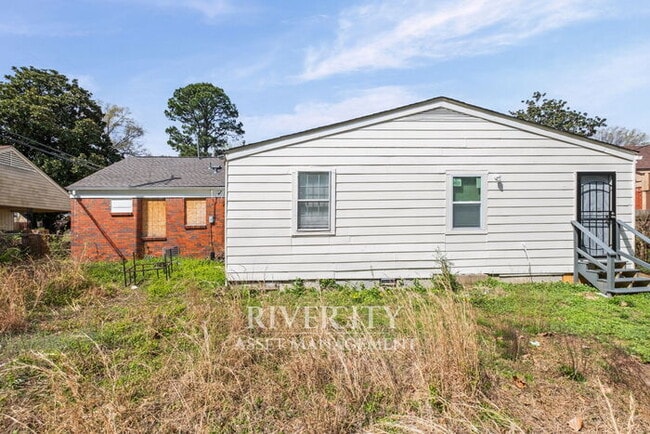 Photo - 3240 Boxdale St