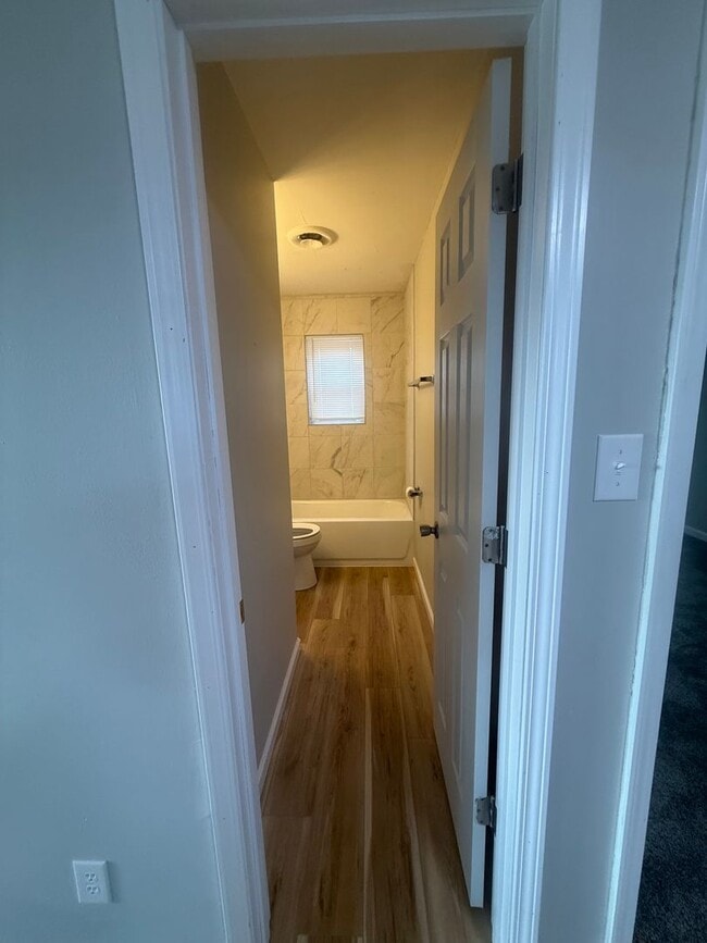 Photo - 715 Demaret Dr Unidad B