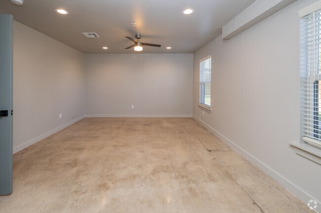 1BR, 1BA - 801SF - Bedroom