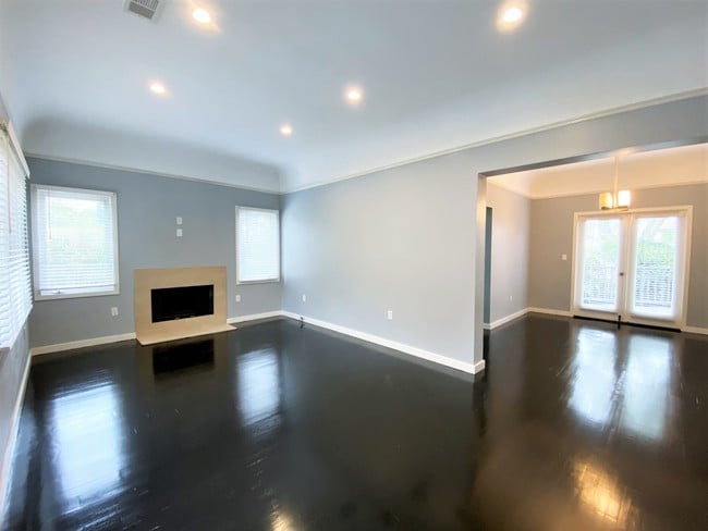 Building Photo - 8532 N W Knoll Dr