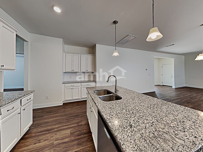 Photo - 406 Otter Trail