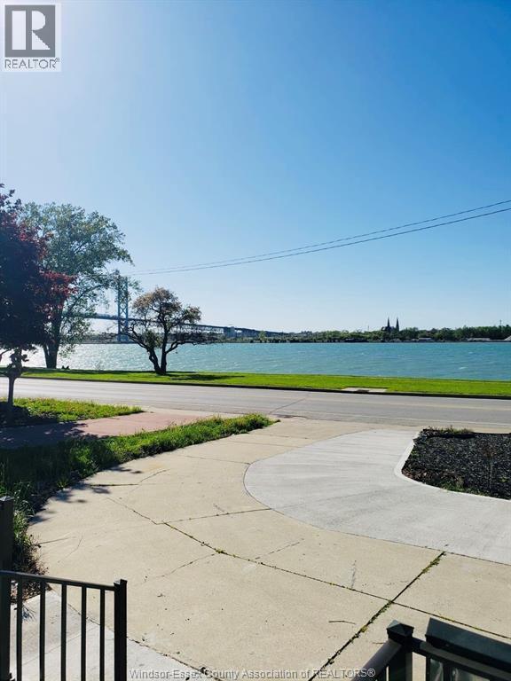 Photo - 2135 Riverside Dr W