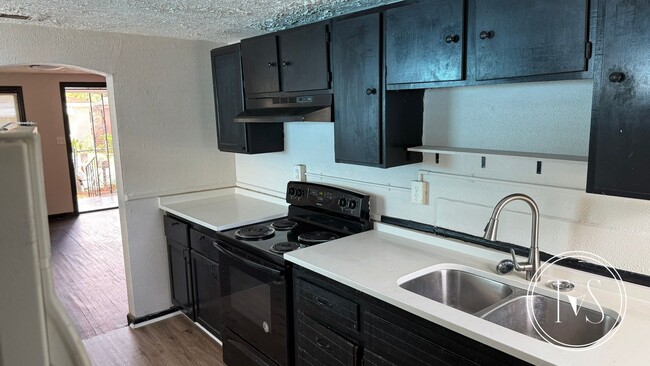 Photo - 1129 Darwin St