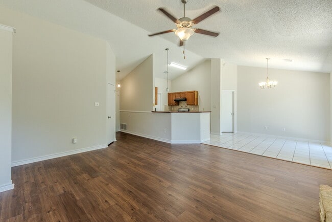 Photo - 1802 Verbena Way