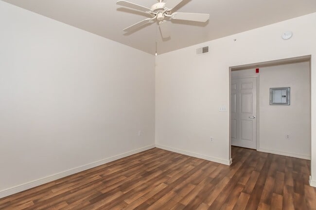 Photo - La Cascada II Apartments