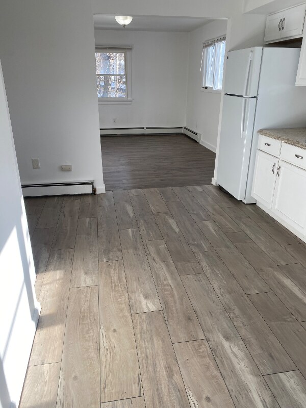 Photo - 1042 Main St