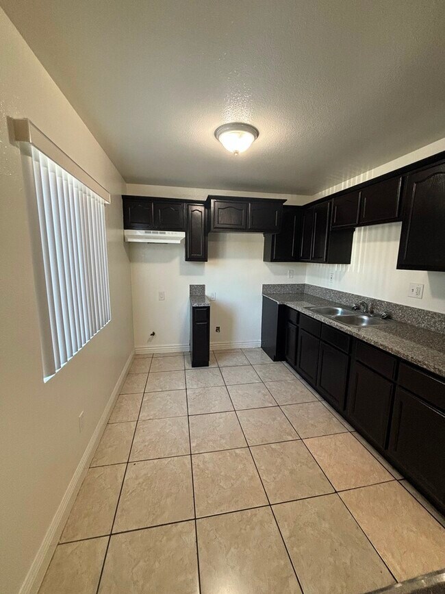 Photo - 8634 Menlo Ave