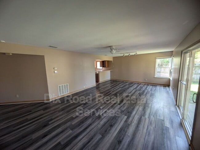 Building Photo - 8881 Davidgate Dr Rental