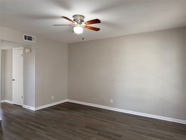 Building Photo - 2101 6th Ave N Unit 6