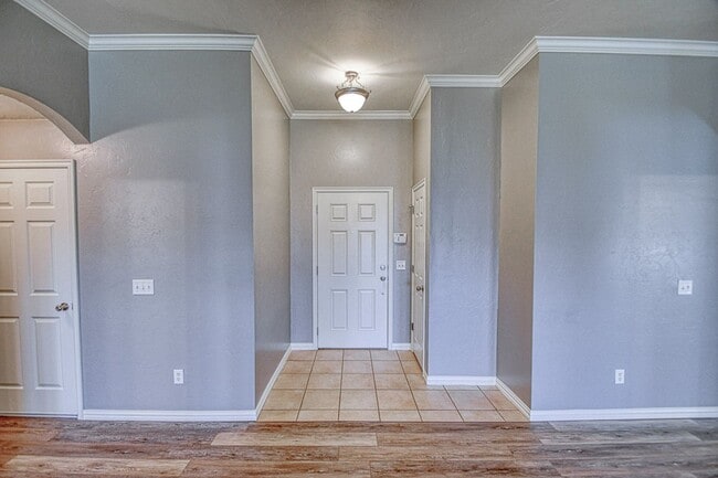 Photo - 925 Eagle Cliff Dr