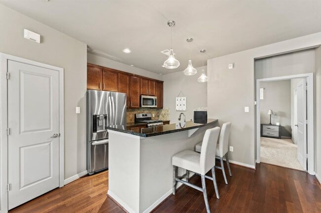 Photo - 235 N Lenox St