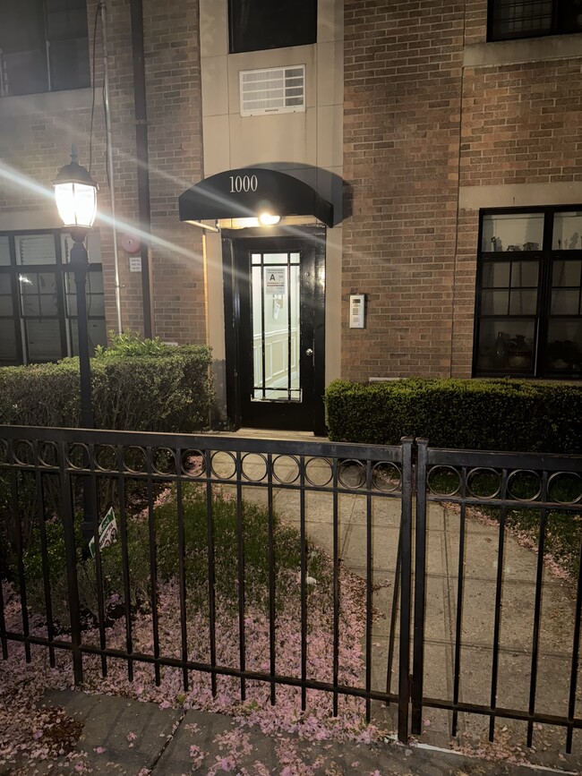 Photo - 1000 E 35th St Unidad 4B Rental