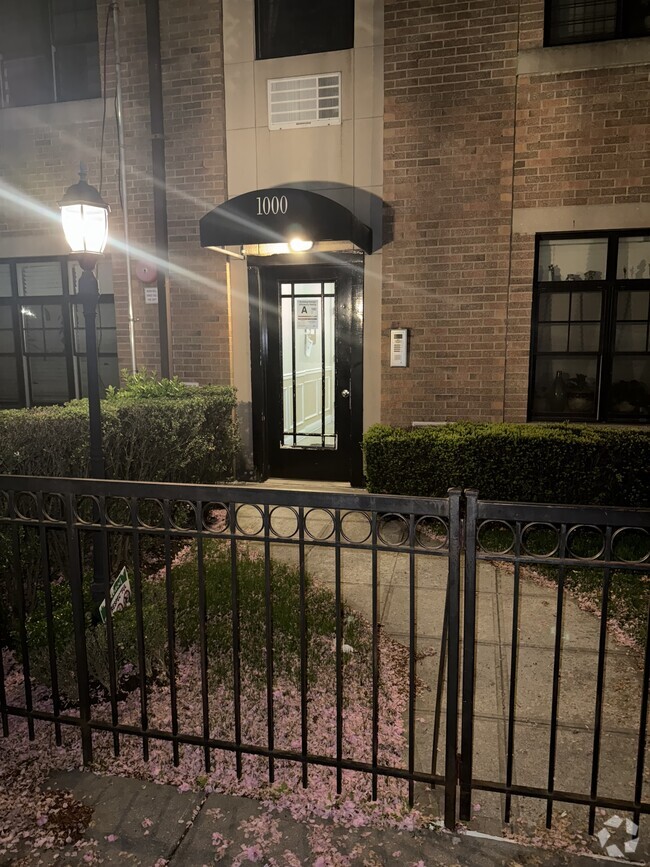 Building Photo - 1000 E 35th St Unit 4B Rental