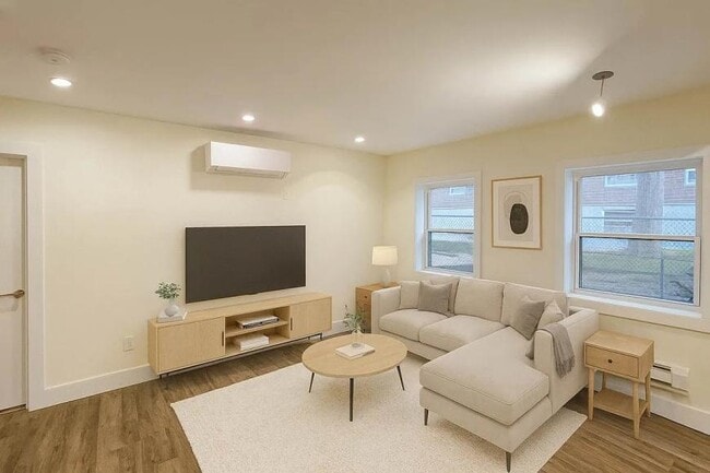 Building Photo - 3 bedroom in JAMAICA NY 11432 Unit 1C Rental