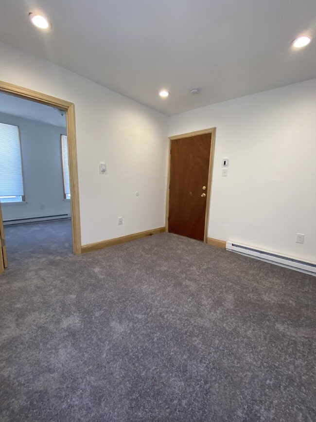Renovated 1 bedroom Apartment for Rent
