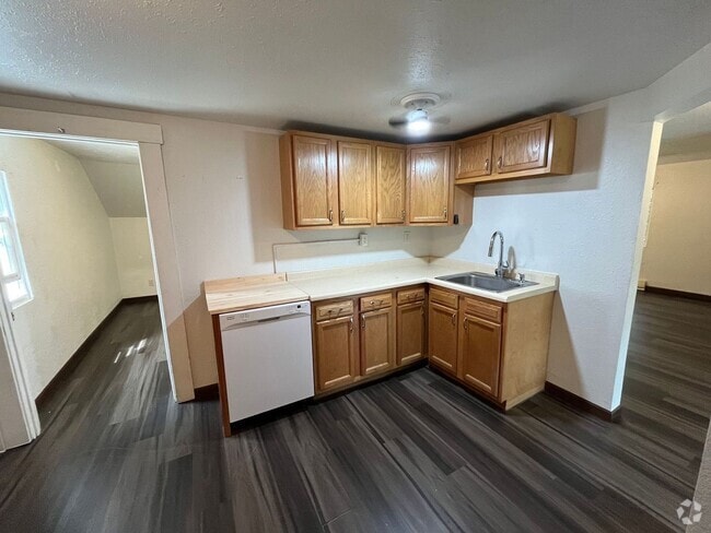 Building Photo - 210 N 1st Ave Unit Upper Rental