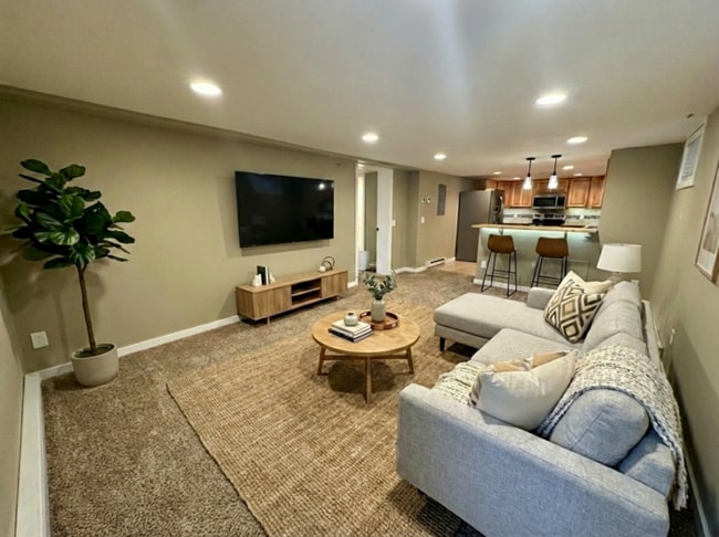 Photo - ***MOVE IN SPECIAL*** 2 WEEKS FREE Beautifully Remodeled 1 Bedroom / 1 Bath Unit in the Heart of ...