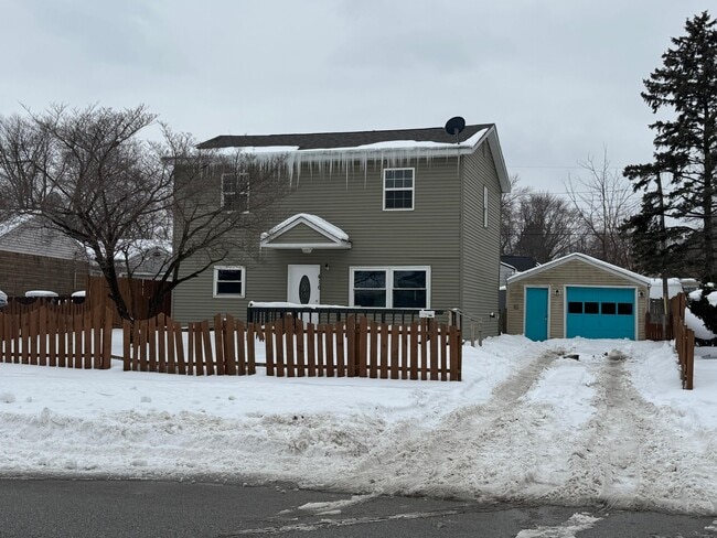 Building Photo - 416 E Chippewa Ave