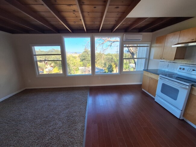 140 N Lakeview St Unit 140 N Lakeview St.