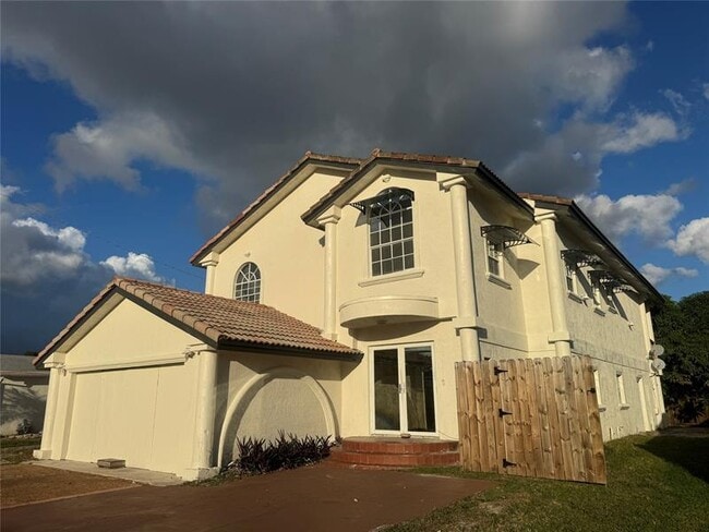 Photo - 472 NW 2nd Terrace