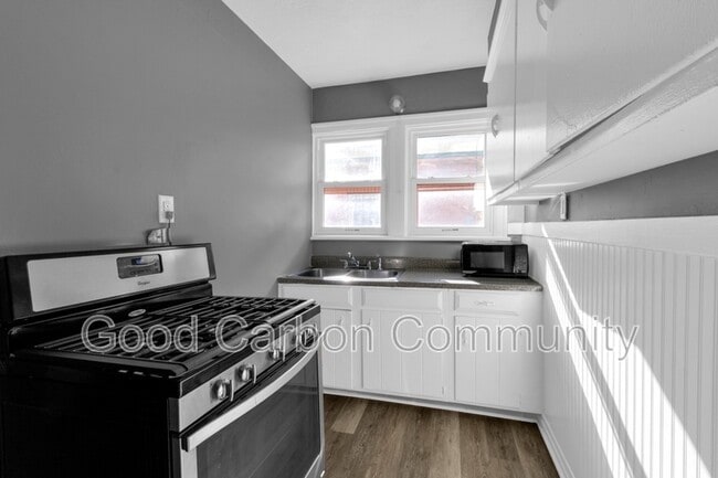 Building Photo - 326 Elmwood Ave Unit 1