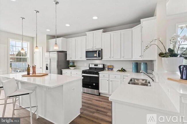 Photo - 211 Spring Bank Ave