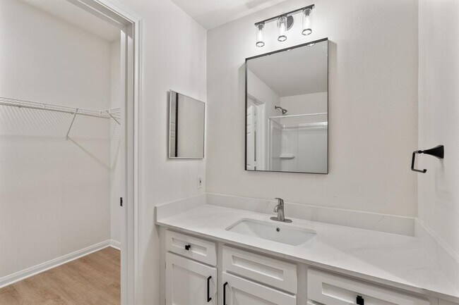 Photo - 2320 Gracy Farms Ln Unidad 434