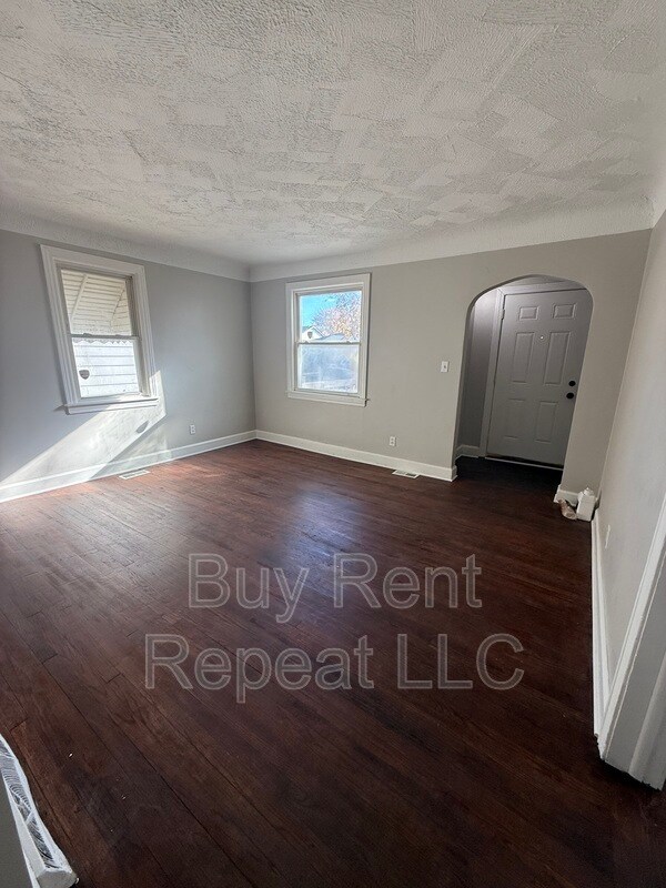 Photo - 12735 Vernon Ave