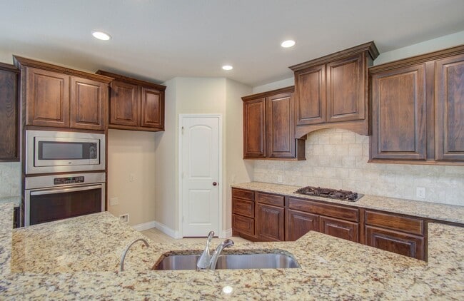 Building Photo - 1202 Watercrest Park Ln