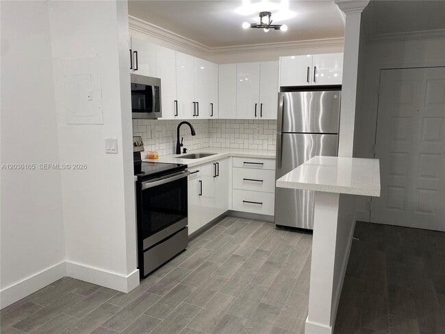 Building Photo - 15550 SW 80th St Unit E-207