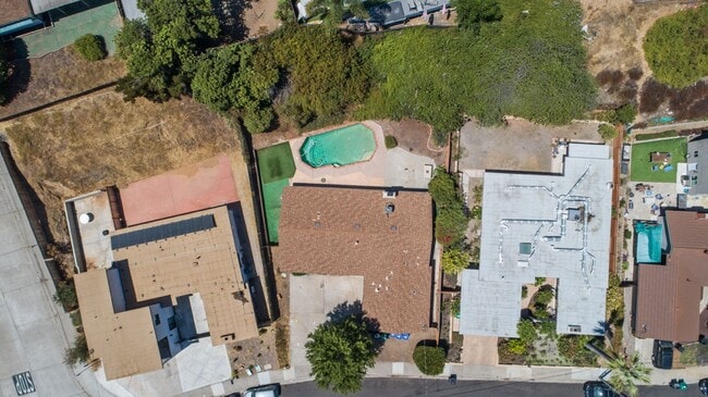 Photo - 5318-5320 Brockbank Pl