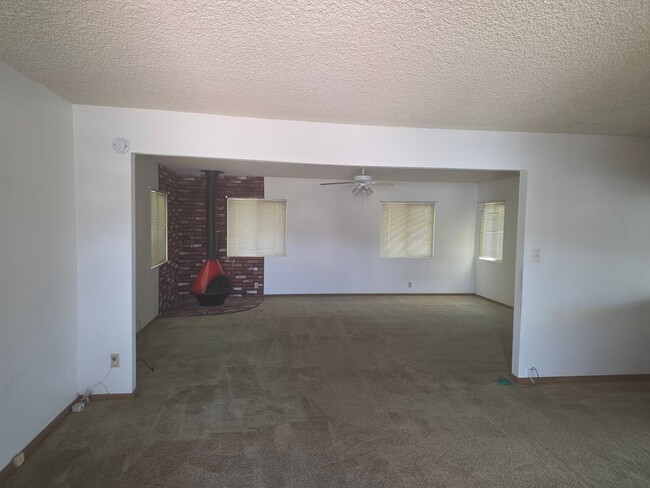Photo - 5673 Barclay Ave