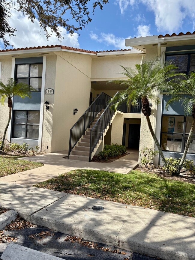 Photo - 1545 Lake Crystal Dr Unit C